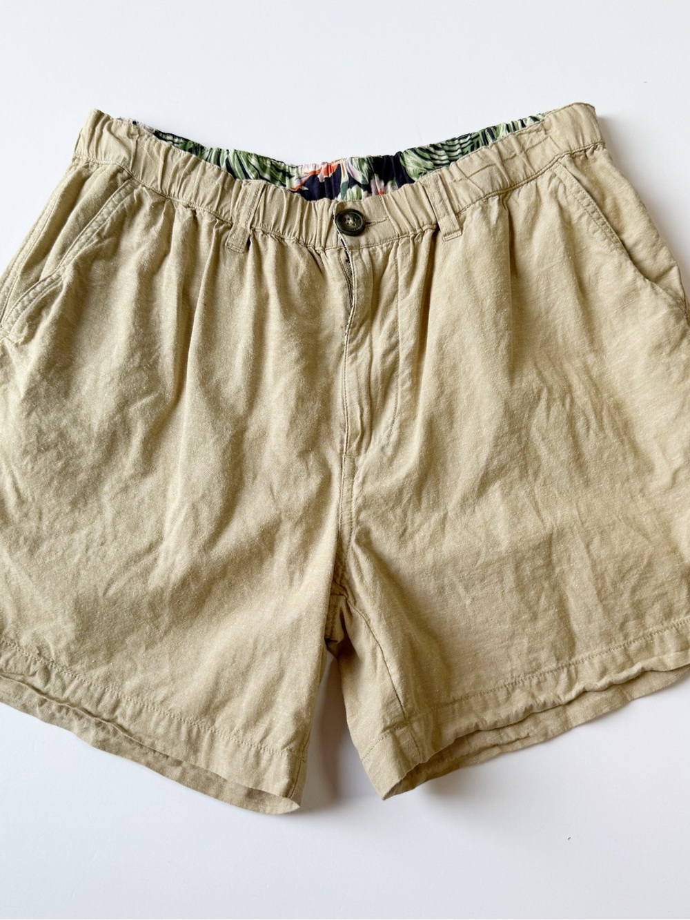 chubbies Men's Linen Look Elastic-Waist Flat Front Shorts Dark Khaki Large 5.5”